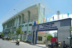 Khu sân vận động Chi Lăng bị “xé” với tốc độ thần kỳ!