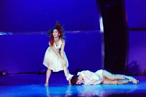 Cặp vũ công tại 'Thử thách cùng bước nhảy' khiến khán giả rưng rưng 