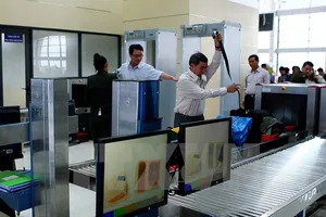 Cấm gây nhũng nhiễu, phiền hà trong tiếp nhận và giải quyết công việc đối với hành khách 