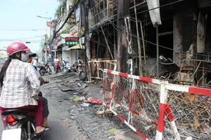 Trở lại hiện trường vụ cháy khủng khiếp gần cầu Lê Văn Sĩ 