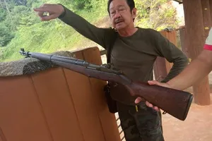 Chánh Tín bỏ phim sau khi xô xát với giám đốc hình ảnh