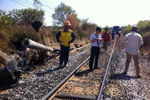 Tai nạn đường sắt, nhiều đoàn tàu phải dừng khẩn cấp 