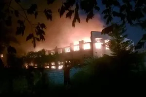 TP.HCM: Cháy kèm nổ lớn tại công ty giày Samho