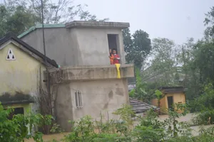 Ba người chết trong đợt lũ bất ngờ ở miền Trung 