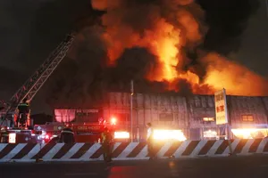 Cháy lớn kho hàng gần trạm xăng dầu Vân Trúc là do chập điện