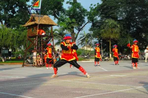 Độc đáo cờ người xứ Huế