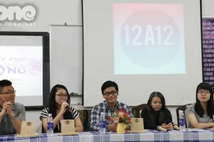 Học văn qua… họp báo