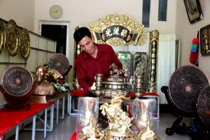 ‘Mong con trai, tôi từng có bốn vợ nhưng rồi trắng tay…’