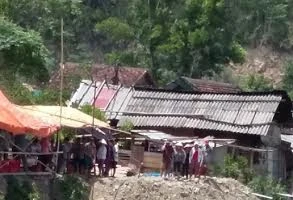 Tạm giữ hình sự kẻ đánh ghen cứa cổ phụ nữ đến chết