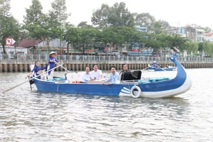 Chùm ảnh ngày đầu khai trương tuyến du ngoạn kênh Nhiêu Lộc-Thị Nghè