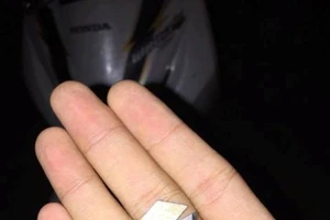 “Đinh tặc” lộng hành ngay ở tuyến đường trung tâm thành phố