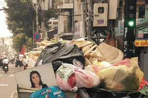 Những hạnh phúc chất lên xe rác