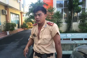 CSGT đi cấp cứu vì bị tài xế xe tải hành hung