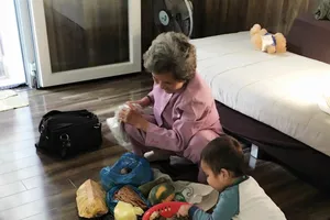 Cô giáo cũ và món quà quê 