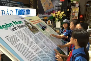 Đến Đường sách TP.HCM bình chọn Bìa báo xuân ấn tượng nhất