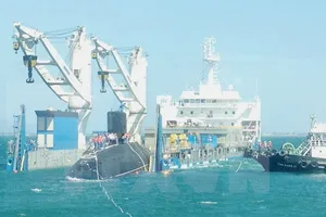 Tàu ngầm lớp Kilo thứ năm đã vào vịnh Cam Ranh an toàn