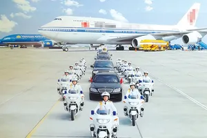 Bí mật về cảnh sát lái 'mô tô siêu khủng' bảo vệ yếu nhân trên đường