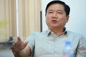 Đừng lo bí thư lấn sân 