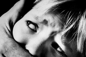 Bắt cóc trẻ em: Cảnh báo con như thế nào? 