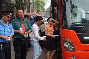 Dẹp xe dù, bến cóc nhưng không làm khó người dân, doanh nghiệp