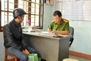 Công an làm chứng minh thư tạm thời để thí sinh kịp thi