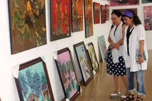 Họa sĩ Văn Thạnh với 'Đôi mắt' vì người dân làng hành Vĩnh Châu