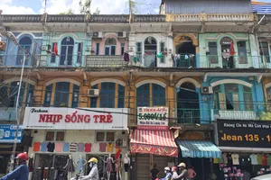 Đề nghị di dời khẩn cấp cư dân sống chung cư cổ khu Chợ Lớn