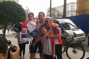 1.600 km, 16 ngày và 1,5 tỉ đồng cho trẻ em Việt Nam mổ tim 