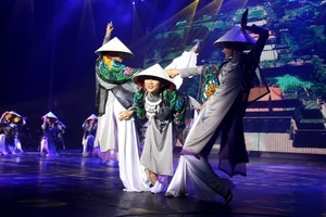 Bất ngờ với nhà hát dân gian của một Việt kiều