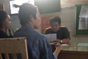 Cảnh cáo cặp vợ chồng chiếm giữ CMND của Tùng Sơn 