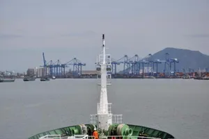 Tàu Panama đâm chìm sà lan, thuyền trưởng mất tích