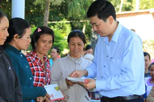 Tặng 3.000 phần quà tết cho hộ nghèo, vùng bị lũ lụt