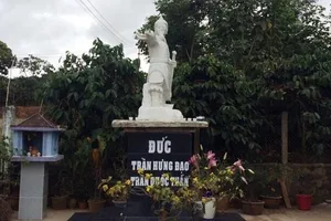 Xã cấm đặt tượng danh tướng Trần Hưng Đạo trên bục!