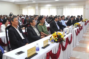 Thủ tướng gặp mặt nguyên lãnh đạo miền Trung 