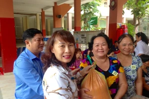 Hội CCB Sở Tư pháp TP.HCM mang Tết đến người nghèo