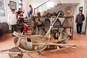  Ngỡ ngàng bảo tàng nông cụ giữa miền quê 