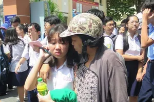 Học sinh sốc vì đề toán thi lớp 10 quá khó! 