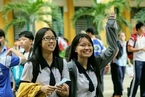 Đề thi, bài giải gợi ý các mã đề môn Toán 