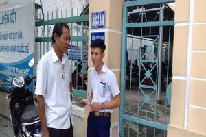 Phụ huynh xin nghỉ làm đưa con đi thi