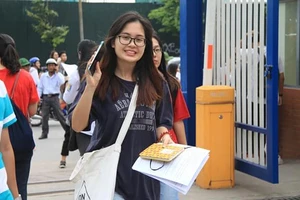 Đáp án, gợi ý bài giải các mã đề môn thi tiếng Anh