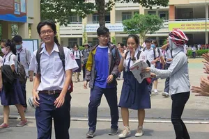 Đề thi, gợi ý bài giải các mã đề môn Hóa học 