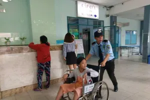 Bệnh viện quận mà đông ghê... 