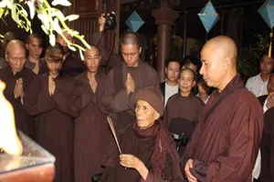 Thiền sư Thích Nhất Hạnh rời Đà Nẵng, trở lại Thái Lan