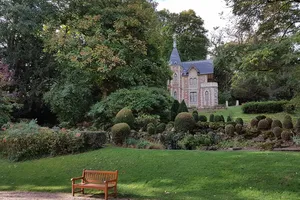 Lâu đài của Alexandre Dumas: Tuyệt tác của cơn điên 