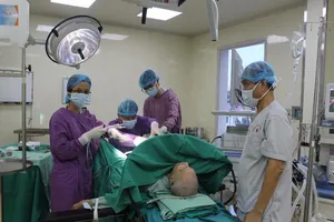 Cắt bao quy đầu cho cụ ông 104 tuổi