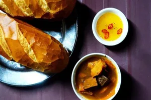 Phá lấu bò hơn 20 năm trong hẻm ở Sài Gòn