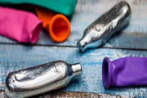 Liệt vĩnh viễn vì hít 360 bóng cười trong vòng 1 tuần