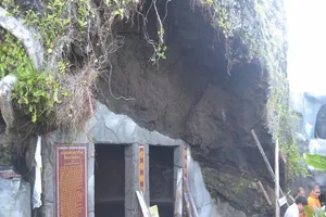 Sạt lở nghiêm trọng tại thắng cảnh chùa Đục Lý Sơn