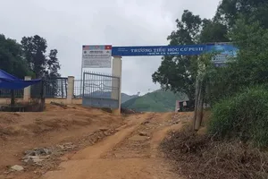 6 học sinh ở Đắk Lắk bỗng thích leo đồi, lội suối