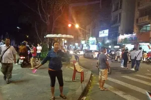 Hoảng hồn phí giữ xe máy 50.000 đồng/lượt tại khu Phố Tây 